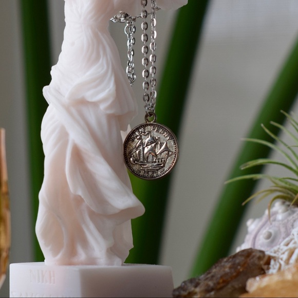 🔮Half Penny Antique Inspired Necklace - Picture 2 of 7